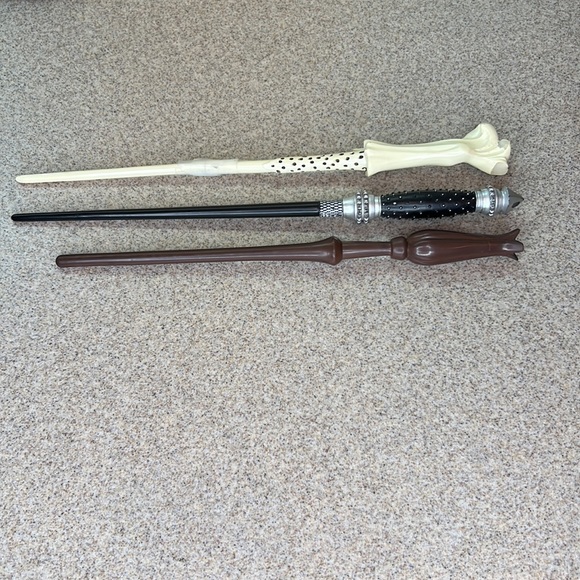 Lot of three  Harry Potter Wands Luna Lovegood Deathly Hallows Narcissa Malfoy - Picture 17 of 17
